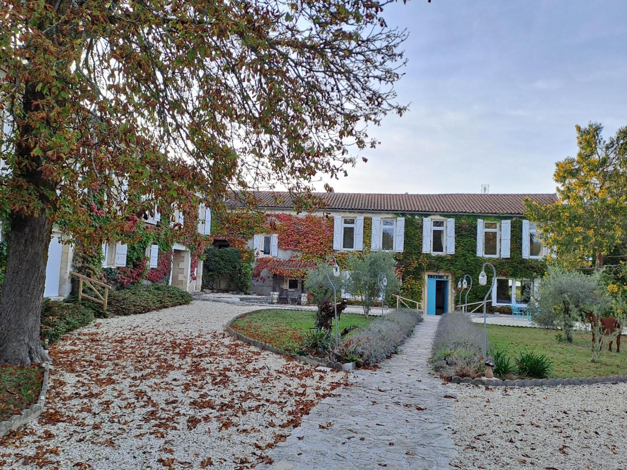 Logis Hotels Domaine Du Chatelard Dirac Экстерьер фото