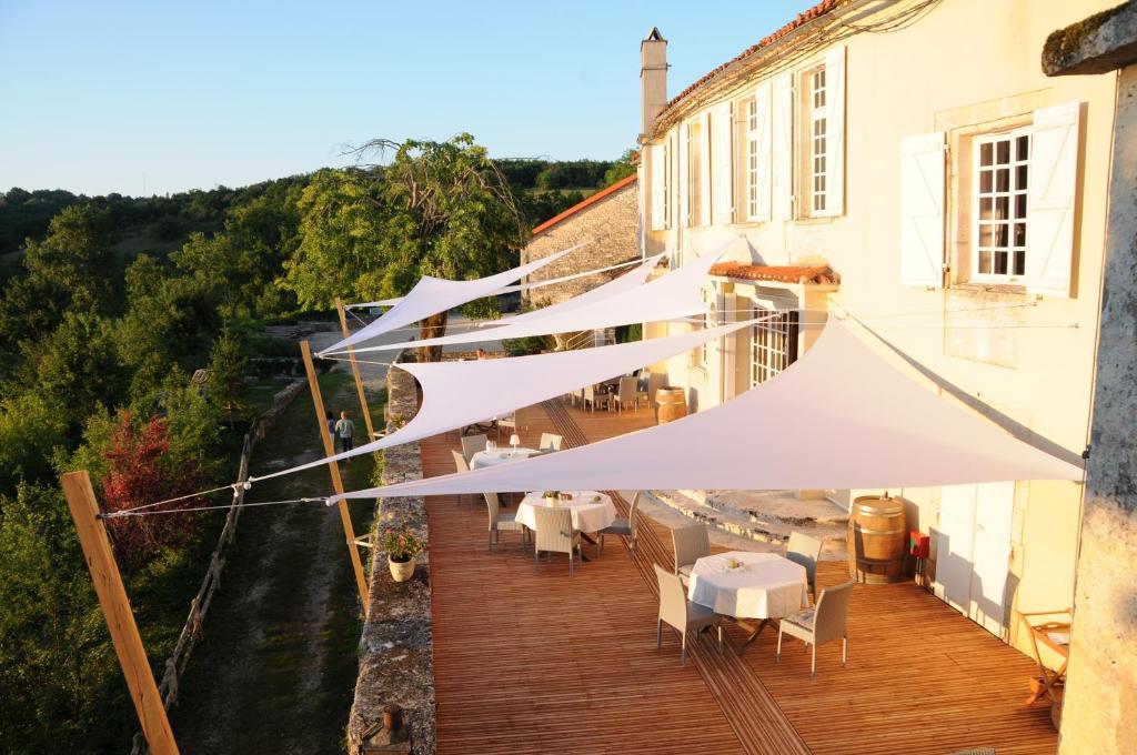 Logis Hotels Domaine Du Chatelard Dirac Экстерьер фото